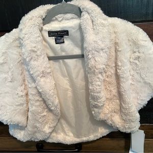 Jessica Howard shrug